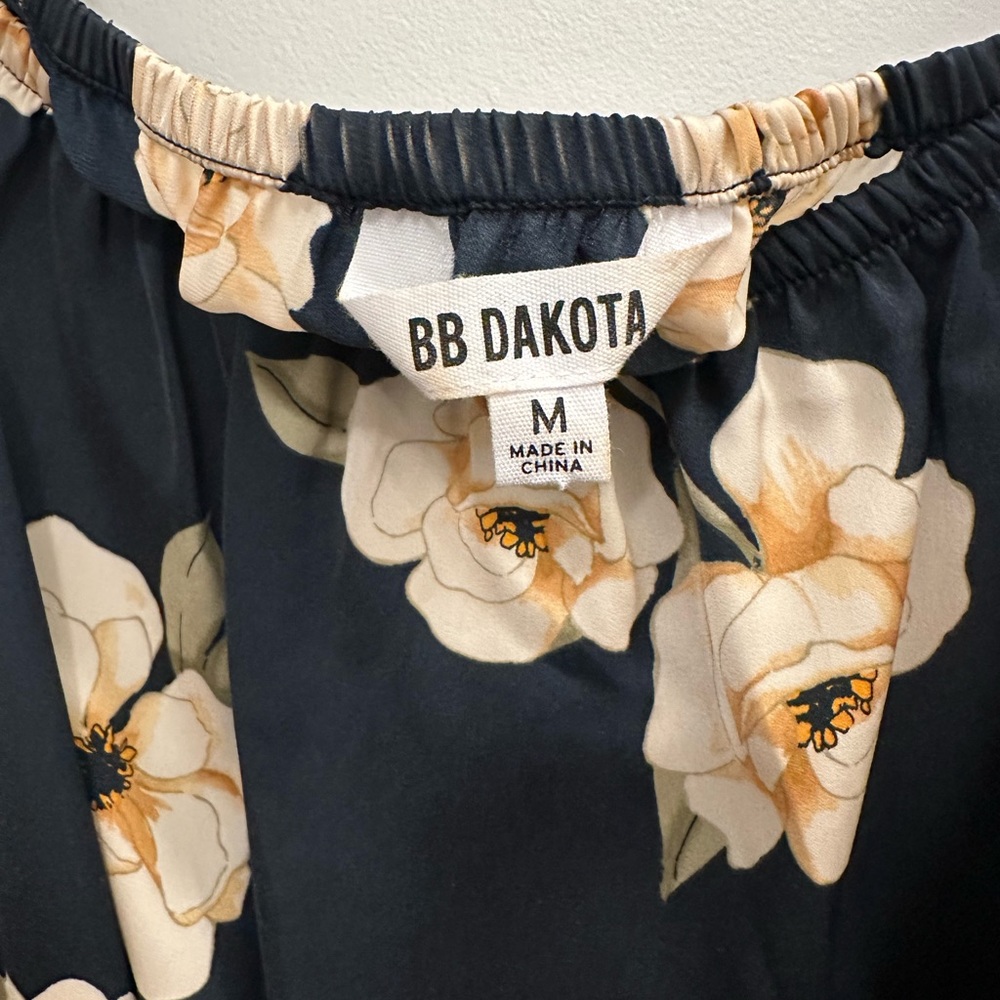 BB Dakota over the shoulder floral crop dress blouse